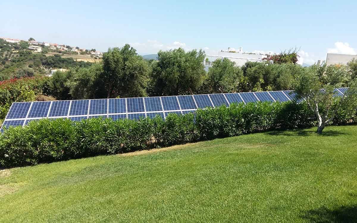 Φωτοβολταϊκό 10KW σε κήπο οικίας